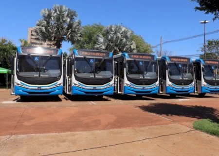 DOURADOS GANHA FROTA DE CINCO NOVOS ÔNIBUS DE TRANSPORTE COLETIVO