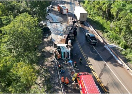 ACIDENTE ENTRE CARRETA E CARRO DEIXA UMA CRIANÇA MORTA E DOIS FERIDOS