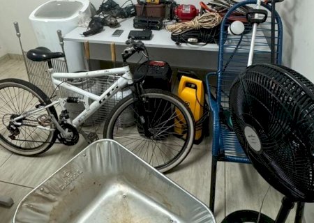 LADRÃO É PRESO APÓS ESCALAR MURO E FURTAR VÁRIOS OBJETOS EM RESIDÊNCIA