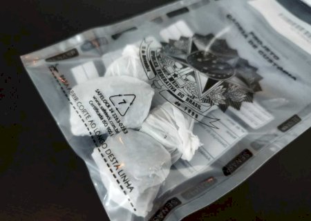 APÓS PERSEGUIÇÃO NA HAYEL, JOVEM CAI DA MOTO E É FLAGRADO COM MACONHA