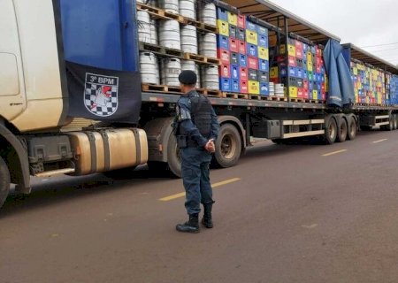 MOTORISTA É PRESO EM DOURADOS TRANSPORTANDO MAIS DE 400 KG DE MACONHA EM CARRETA DE BEBIDAS