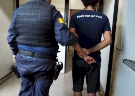 HOMEM É PRESO POR FURTO NA REGIÃO DO GUAICURUS