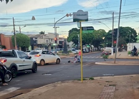 ACIDENTE EM CRUZAMENTO DO CENTRO DEIXA DUAS PESSOAS FERIDAS