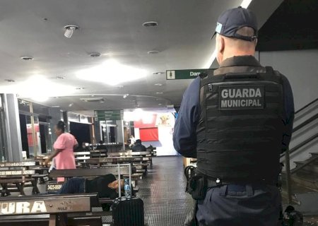 DOIS FORAGIDOS DA JUSTIÇA SÃO PRESOS PELA GUARDA NO FIM DE SEMANA