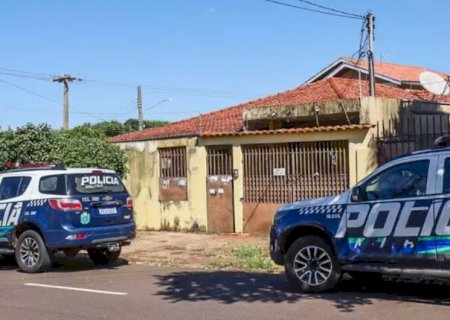 HOMEM CONFESSA QUE MATOU MULHER E PERMANECEU COM CORPO EM CASA
