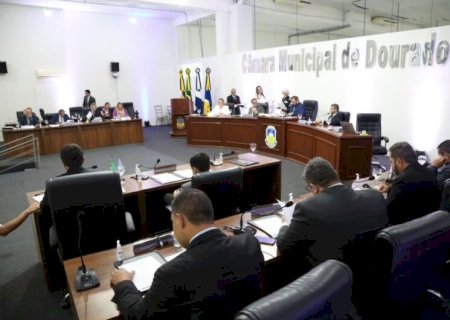 VEREADORES ANALISAM DEZ PROJETOS NA SESSÃO ORDINÁRIA DE SEGUNDA-FEIRA
