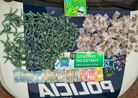 POLÍCIA FECHA 'BOCA DE FUMO' E PRENDE HOMENS POR SUSPEITA DE TRÁFICO