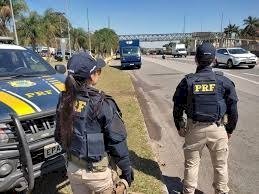 JOVEM É PRESA POR TRÁFICO DE DROGAS E DIZ QUE AGIU PARA PAGAR DÍVIDA COM FACÇÃO