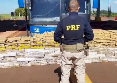 POLÍCIA APREENDE 1,4T DE MACONHA EM ÔNIBUS DE TURISMO QUE SAIU DO PARAGUAI