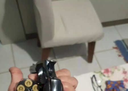 HOMEM É PRESO POR VIOLENTAR, AMEAÇAR A MULHER E POSTAR VÍDEO DEBOCHANDO DA POLÍCIA