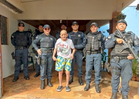 POLICIAIS HOMENAGEIAM SARGENTO REFORMADO QUE ENTROU NA PM EM 1962