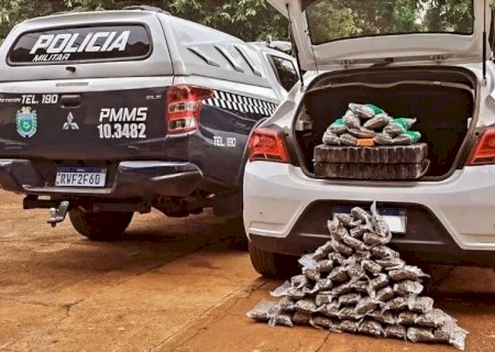 TRAFICANTE É PRESO COM CARRO FURTADO 'RECHEADO' DE DROGAS