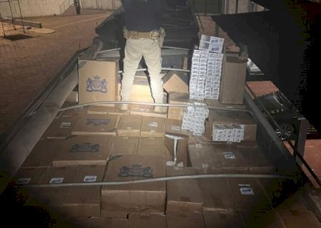 EM COXIM MOTORISTA É FLAGRADO COM CONTRABANDO MILIONÁRIO DE CIGARROS E AGROTÓXICOS