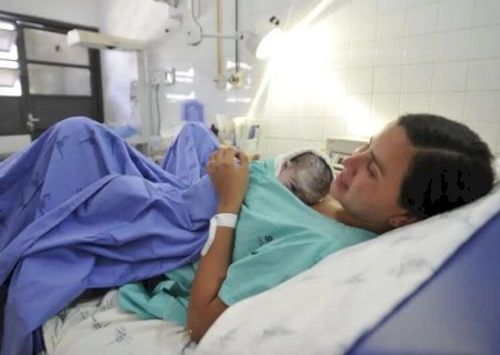 ACOMPANHANTE DE MÃE SOLO PODERÁ TER LICENÇA DE CINCO DIAS