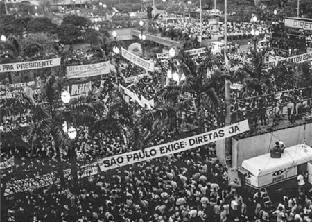 COMÍCIO DAS DIRETAS JÁ! NO ANHANGABAÚ EM SÃO PAULO COMPLETA 40 ANOS