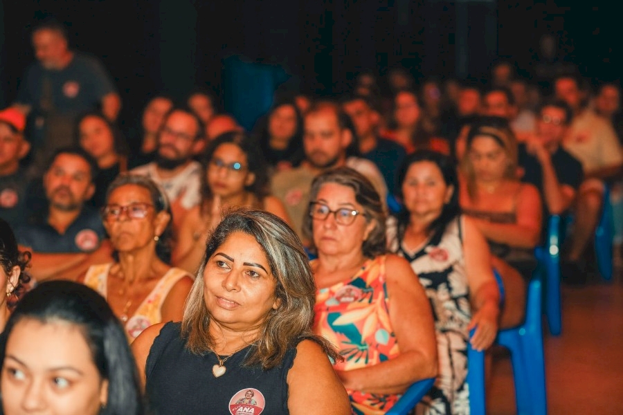 ANA DAGOBERTO LANÇA PRÉ-CANDIDATURA E REÚNE LÍDERES DE VÁRIOS SEGMENTOS DA SOCIEDADE DOURADENSE