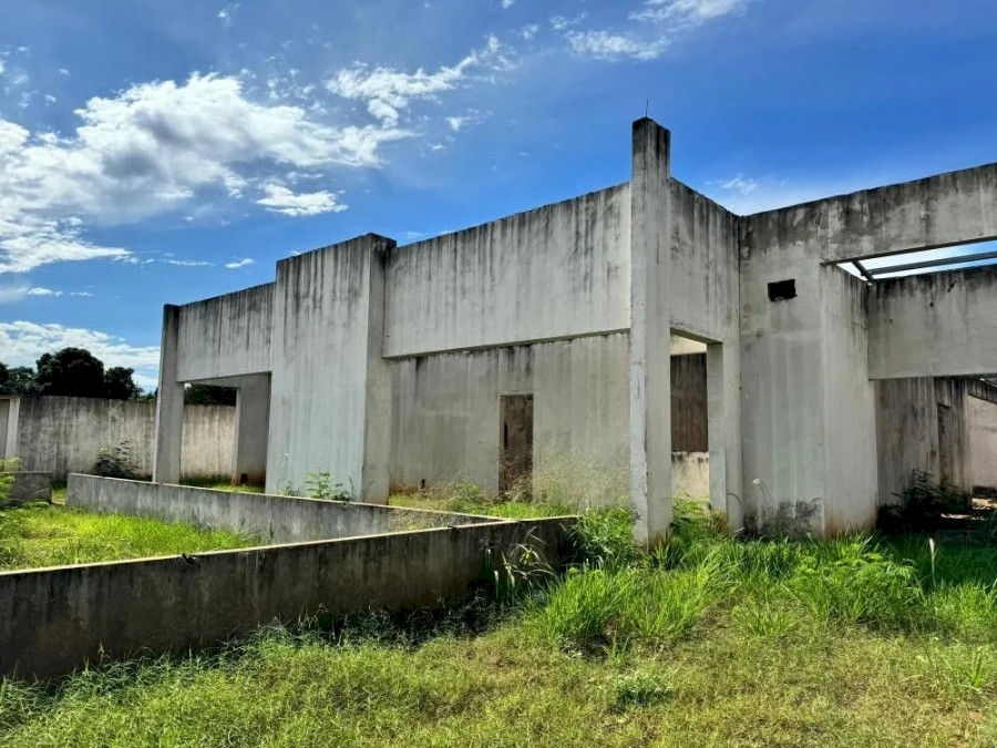 MESMO COM DINHEIRO EM CAIXA, OBRA DE CEIM NA VILA ERONDINA SEGUE ABANDONADA