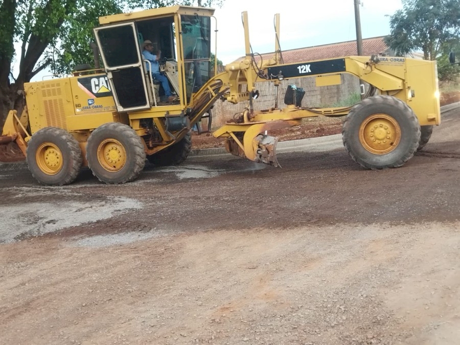 PRESIDENTE DE BAIRRO COMEMORA INÍCIO DE OBRAS DE ASFALTO NO PARQUE DOS JEQUITIBÁS EM DOURADOS