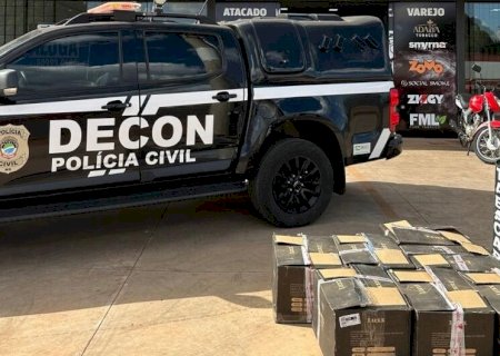 POLÍCIA APREENDE ACESSÓRIOS E PRENDE DONO DE TABACARIA NA CAPITAL
