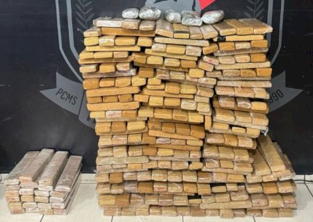 ABORDAGEM A ÔNIBUS LEVA POLÍCIA A DESCOBRIR ENTREPOSTO COM 300KG DE MACONHA