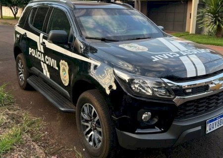 HOMEM DESCUMPRE MEDIDA PROTETIVA, 'FECHA' CARRO DA EX, A AGRIDE E VAI PRESO