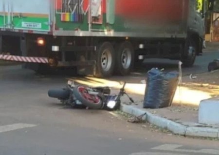 JOVEM MORRE APÓS COLIDIR MOTO CONTRA CAMINHÃO EM MS