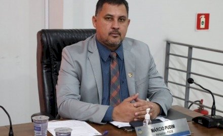 MARCIO PUDIM SOLICITA REFORMA E PINTURA DE PONTOS DE ÔNIBUS