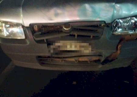 EMBRIAGADO, MOTORISTA COLIDE NA TRASEIRA DE VEÍCULO PARADO EM SEMÁFORO