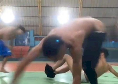 DIRETOR DE ESPORTES É DEMITIDO APÓS VIRALIZAR 'BUNDALELÊ' DE JOVENS EM GINÁSIO DE ESPORTES