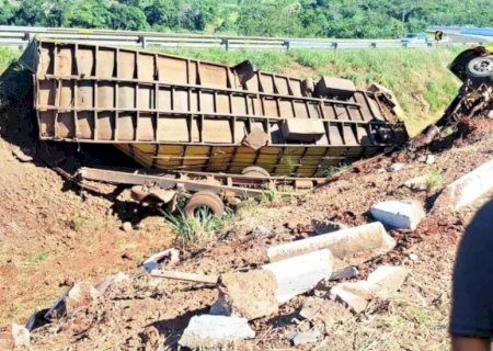 MOTORISTA DE 54 ANOS MORRE APÓS TOMBAR CAMINHÃO NA SERRA DE MACARAJU