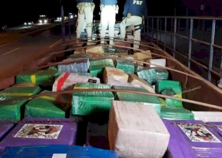 NA MAIOR APREENSÃO DO ANO, CASAL É PRESO COM MAIS DE 26 TONELADAS DE MACONHA E ARMAS