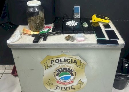 AÇÃO CONJUNTA FECHA 'BOCA DE FUMO' E APREENDE ARMAS E DROGAS