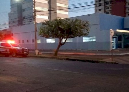 ASSALTANTE INVADE AGÊNCIA BANCÁRIA E MORRE AO ENTRAR EM CONFRONTO COM A PM