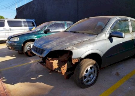 VEÍCULO FURTADO É ENCONTRADO 'DESMANCHADO' E SUSPEITO É PRESO POR RECEPTAÇÃO