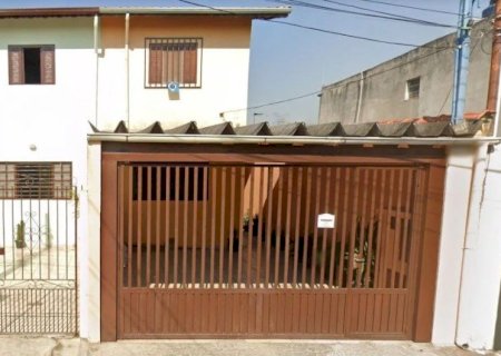 ADOLESCENTE MATA OS PAIS E A IRMÃ APÓS FICAR SEM CELULAR