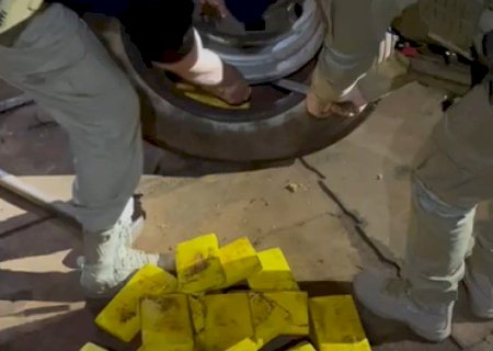 CARRETA COM 20T DE DONATIVOS PARA O RS LEVAVA MAIS DE 50 QUILOS DE COCAÍNA NO ESTEPE