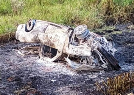 SAVEIRO BATE EM FIAT UNO E HOMEM MORRE CARBONIZADO NA BR-463