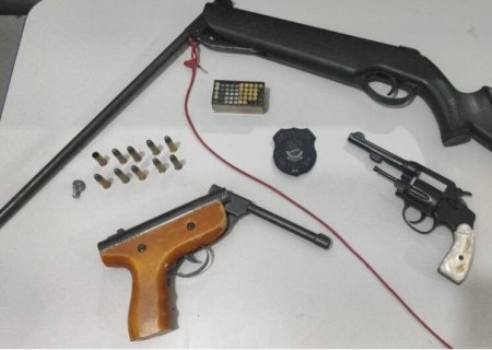 JOVEM É PRESO COM ARMAS DE FOGO E MUNIÇÕES EM ÁGUA CLARA