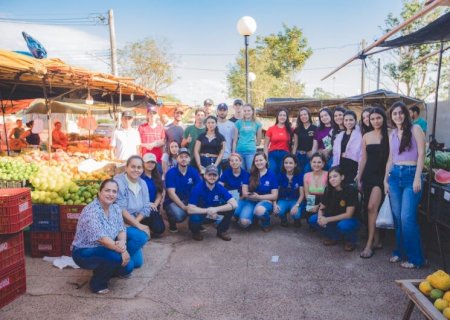 ACADÊMICOS DE AGRONOMIA VÃO ÀS RUAS ORIENTAR POPULAÇÃO SOBRE QUALIDADE DE HORTALIÇAS