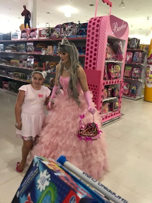 BLOGUEIRA KELLY CISNEROS INTENSIFICA PRÉ-CAMPANHA A VEREADORA POR DOURADOS