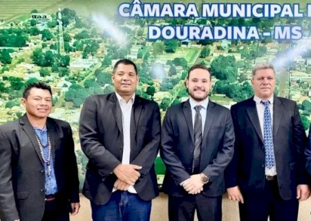 ESCÂNDALO EM DOURADINA: CÂMARA É PRESSIONADA A AFASTAR IMEDIATAMENTE O PREFEITO