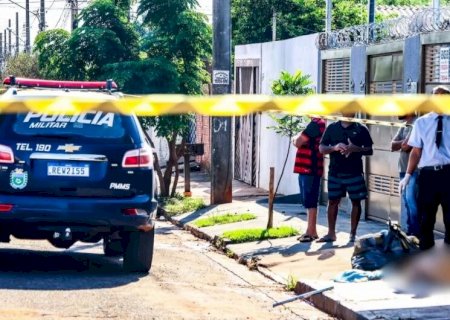 HOMEM É EXECUTADO COM QUATRO TIROS EM FRENTE A CASA DA EX-NAMORADA