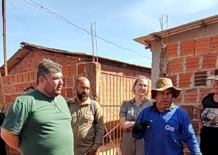 VEREADORES VISITAM FAMÍLIAS EM SITUAÇÃO DE VULNERABILIDADE SOCIAL EM OCUPAÇÃO DE ÁREAS DE RISCO