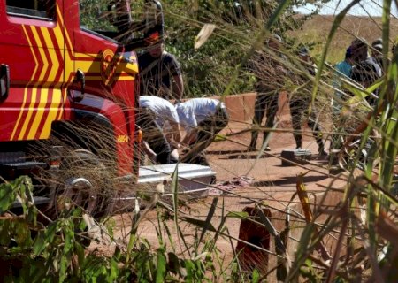 MULHER É ENCONTRADA MORTA EM RIO COM SINAIS DE FACADAS