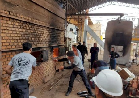 POLÍCIA INCINERA MAIS DE UMA TONELADA DE DROGAS EM VICENTINA E FÁTIMA DO SUL
