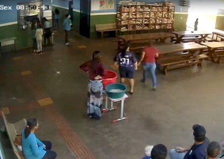 GAROTO DE 11 ANOS FAZ MANOBRA E SALVA COLEGA QUE ENGASGAVA DENTRO DE ESCOLA