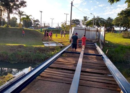 PONTES DO LAGO DO FLÓRIDA CONTINUAM OBSTRUÍDAS