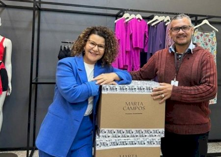 EMPRESÁRIA DOA CERCA DE 700 ROUPAS ÍNTIMAS FEMININAS PARA PACIENTES DO HU-UFGD