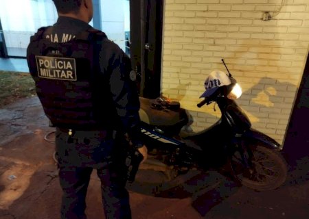 HOMEM FURTA MOTO, FOGE DE ABORDAGEM E ACABA FERIDO APÓS ATACAR POLICIAIS