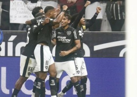 BOTAFOGO DERROTA CORINTHIANS E ASSUME LIDERANÇA PROVISÓRIA DO BRASILEIRÃO